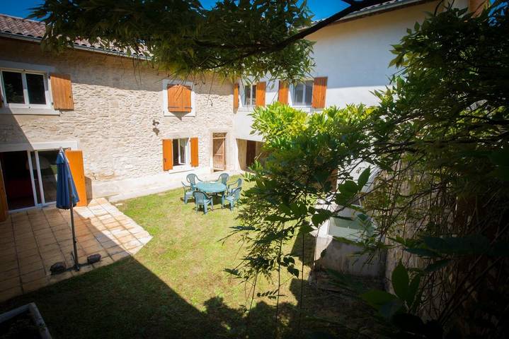 Gîte pour 4 personnes, avec jardin et piscine