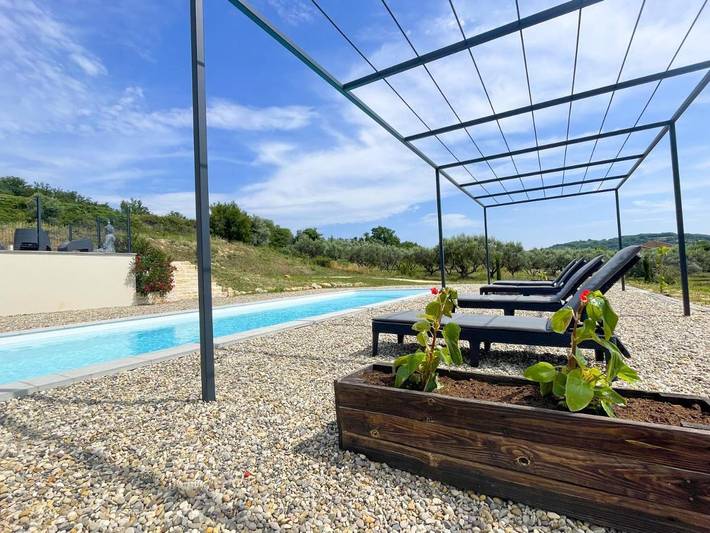 Location de vacances pour 4 personnes, avec vue ainsi que jardin et piscine à Vagnas - 3