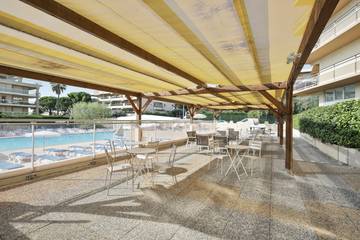 Location De Vacances pour 5 Personnes dans Saint-Laurent-du-Var, Région de Cannes, Photo 4