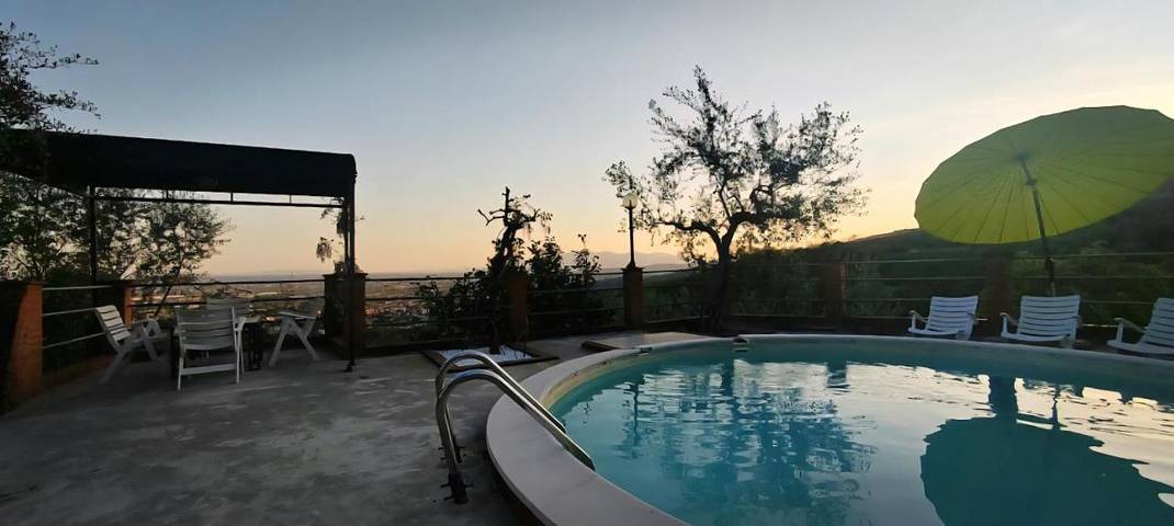 Villa per 7 persone, con piscina e panorama nonché giardino, con animali domestici in Montecatini Terme