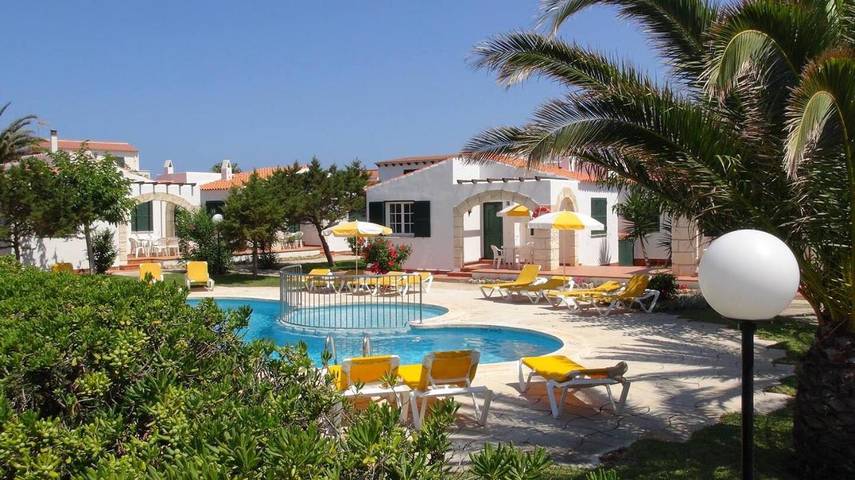 Apartahotel para 7 personas, con piscina para niños además de jardín y piscina en Menorca