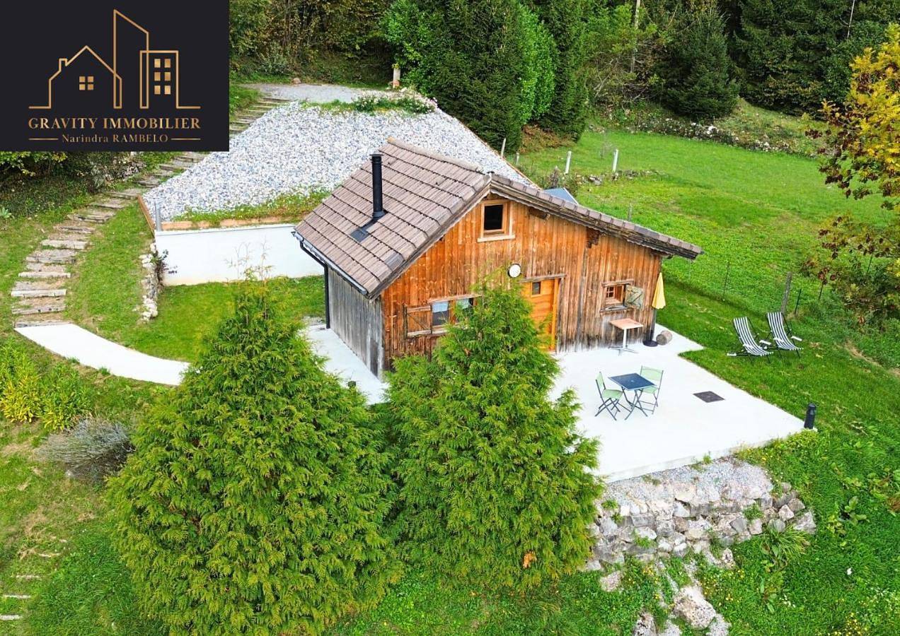 Petit chalet en bois avec mezzanine en montagne in Marignier, Région de Bonneville