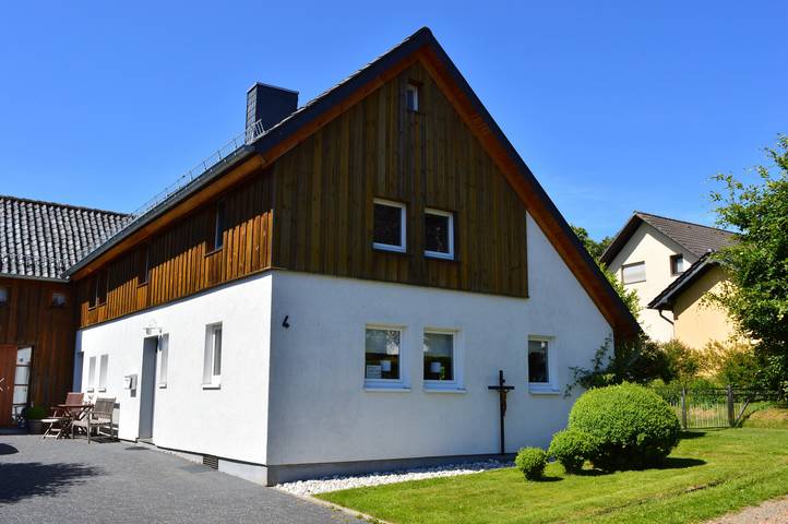 Vakantiehuis 'Ferienhaus Familie Sommer' met privé terras, gedeelde tuin en Wi-Fi in Mützenich (Monschau), Monschau
