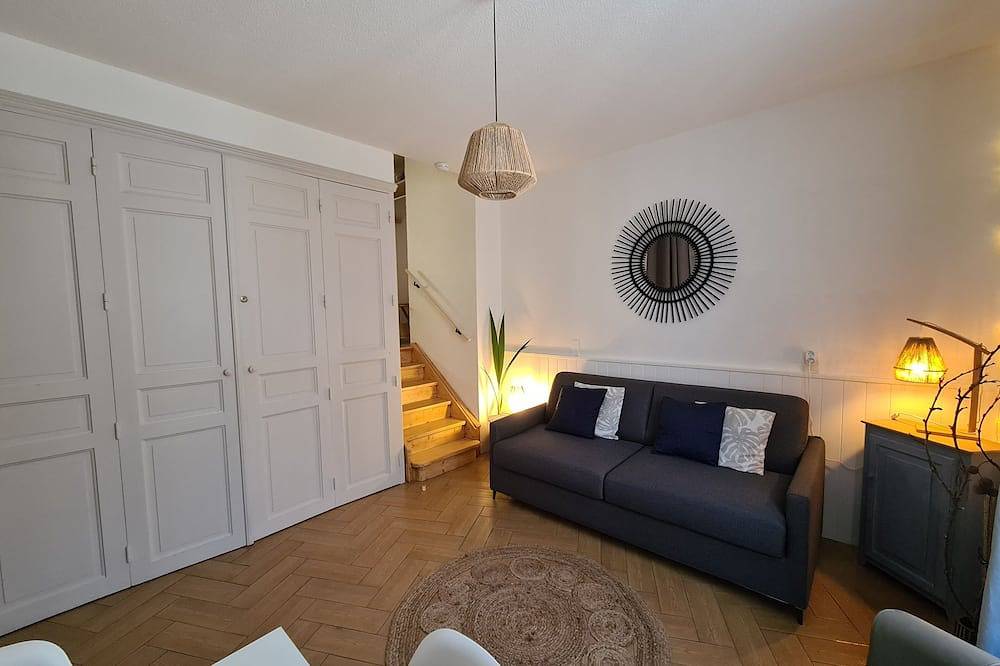 Entire apartment, L'Abri Sous Roche - Gîte Côte Vermeille in Tautavel, Parc naturel régional Corbières-Fenouillèdes