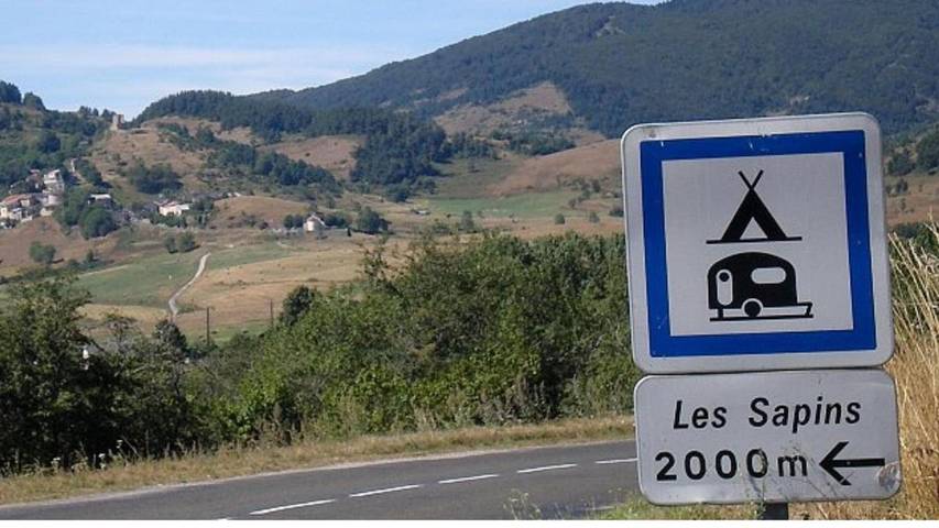 Location de vacances pour 6 personnes, avec jardin et vue ainsi que terrasse et piscine à Camurac - 2