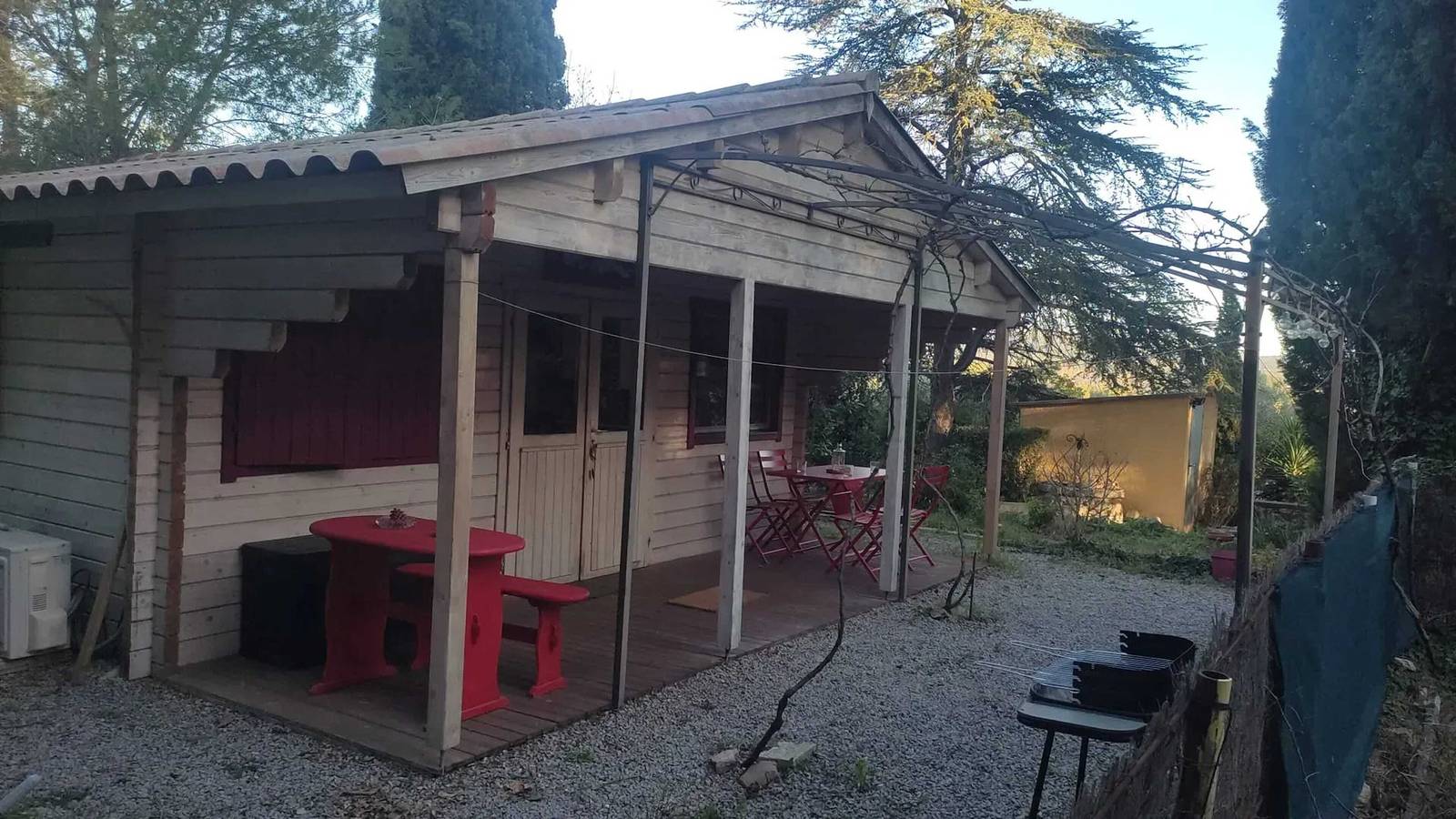 Chalet charmant à Poussan avec jardin privé et barbecue in Poussan, Côte d'Améthyste