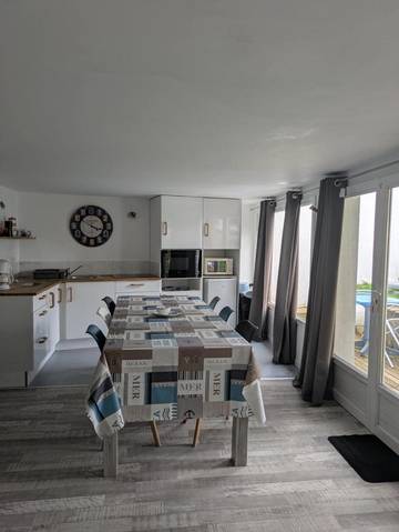 Gîte pour 3 personnes, avec jardin ainsi que vue et terrasse à Locmiquélic