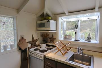 Cottage for 2 People in Monterey County, Photo 2