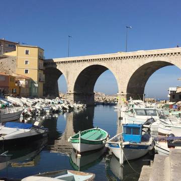 Gîte pour 4 personnes, avec piscine ainsi que vue et terrasse, animaux acceptés dans Port du Vallon des Auffes