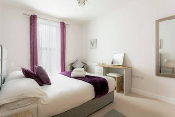 Holiday Apartment for 2 People in Surrey, South East England, Photo 2