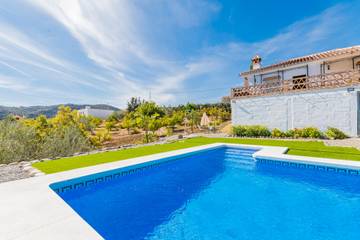 Villa for 6 Guests in Coín, Marbella Region, Picture 2