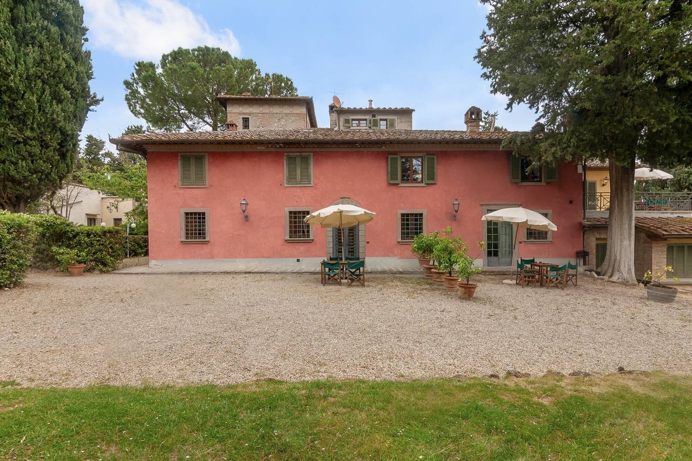 Villa 'Villa del Fattore' with Shared Pool, Private Terrace & Wi-Fi in Montespertoli, Florence Province