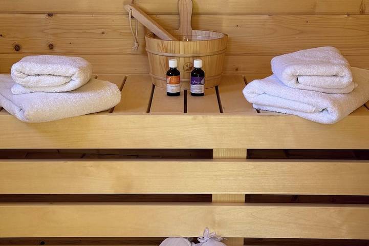 Location de vacances pour 4 personnes, avec Balcon et Jacuzzi ainsi que Jardin et Sauna dans Plage Curnic - 2