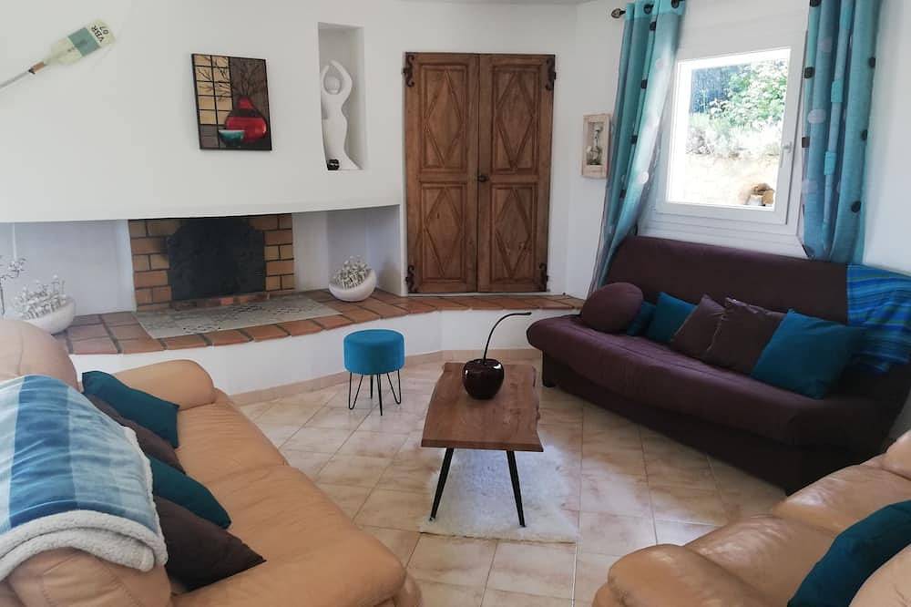 Nice Provencal villa with pool at the foot of the medieval village of Gattieres in Gattières, Cannes region