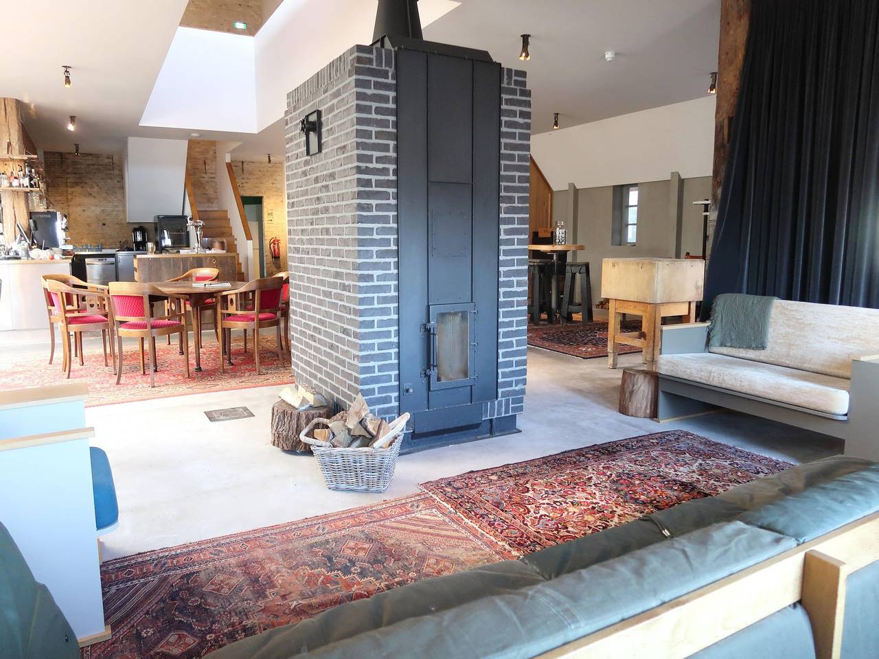 Bauernhaus an den Friesischen Seen mit Anlegestelle in Woudsend, Ijsselmeer