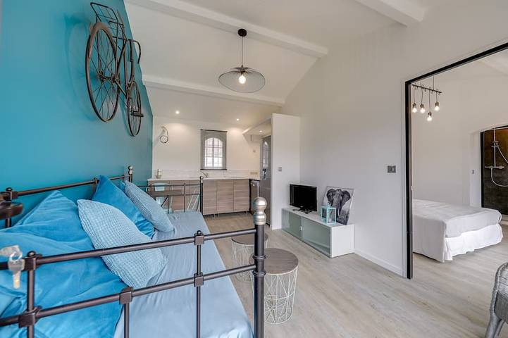 Location de vacances pour 2 personnes, avec piscine et jardin ainsi que jacuzzi et terrasse à Saint-Paul-en-Forêt - 2