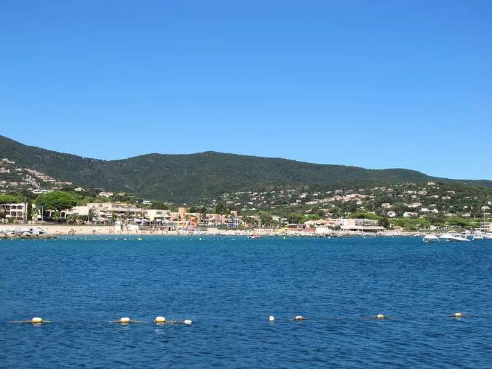 Ferienwohnung für 3 Personen, mit Terrasse und Pool in Cavalaire-sur-Mer