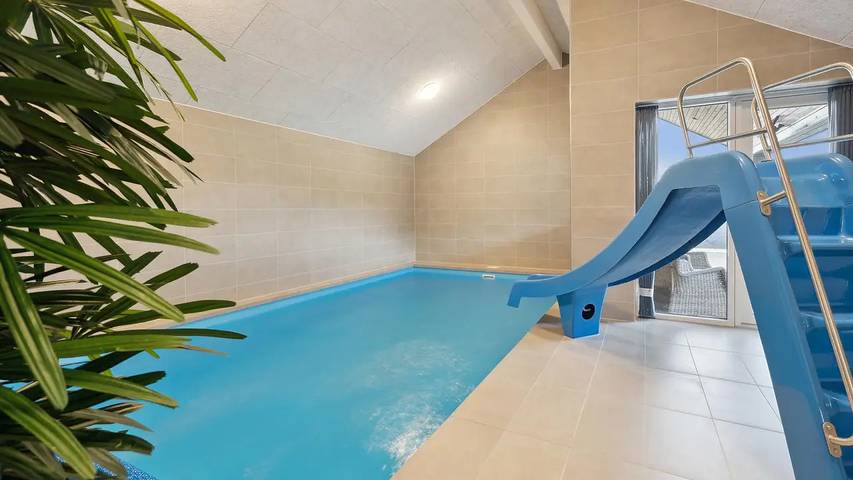 Ferienhaus für 20 Personen, mit Pool und Sauna sowie Garten, mit Haustier