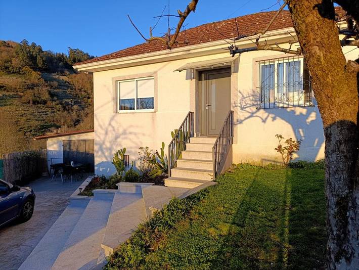 Casa de vacaciones para 4 personas, con vistas y jardín en Galicia