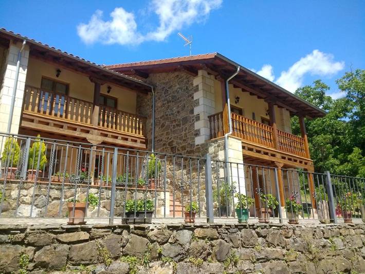 Casa rural para 8 personas, con Balcón y Terraza además de Jacuzzi y Jardín en Liébana - 2