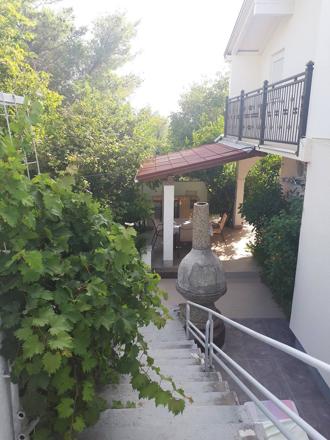 Ganze Wohnung, 2-Zimmer-Ferienwohnung mit Terrasse Starigrad (Paklenica) A-11848-b in Starigrad Paklenica, Starigrad