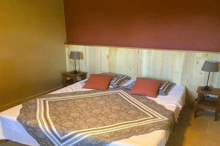 Location de vacances pour 8 personnes, avec jardin et terrasse à Saint-Amand-de-Coly - 3