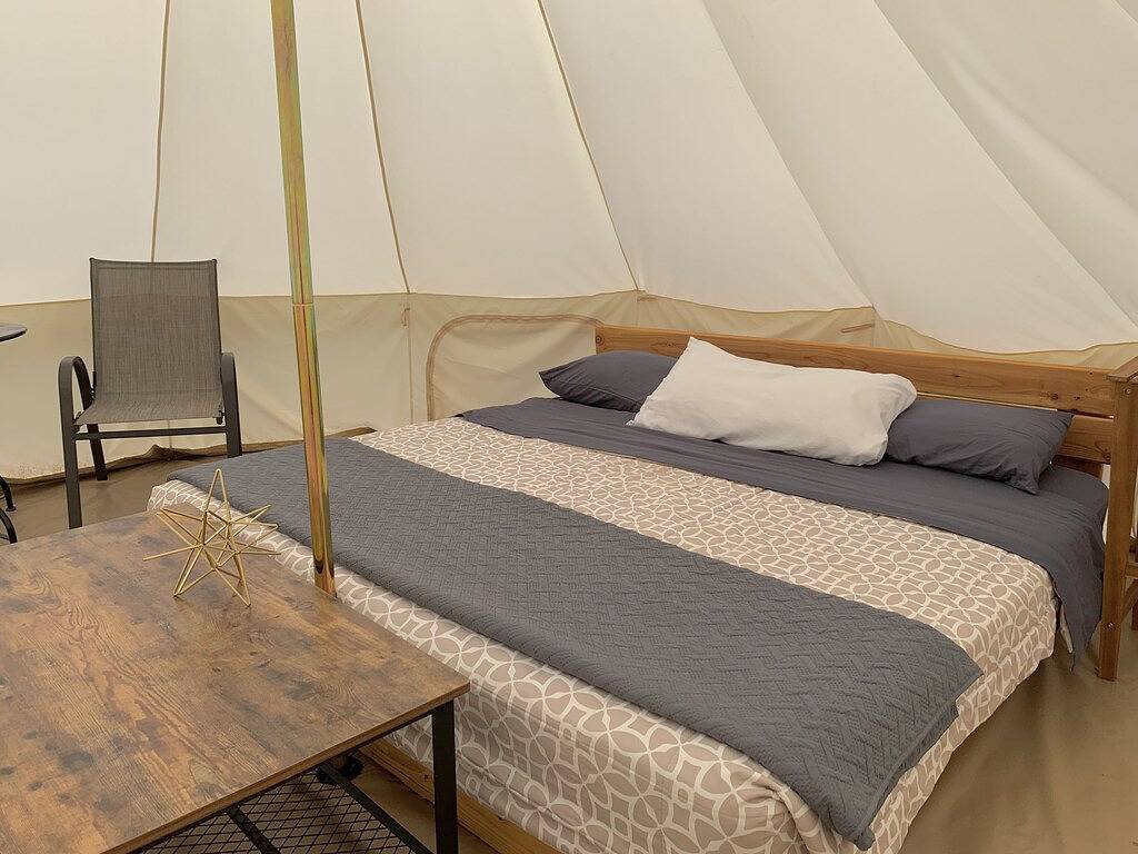Heated/cooled king size glamping tent at Zion View Camping! in Washington County (Utah)