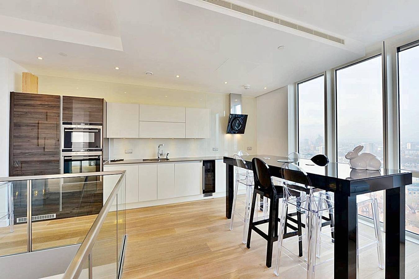Entire apartment, Bird s eye view - Luxury 2Bdr Penthouse In Central London  in Bethnal Green, London