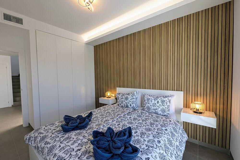 Casa Vacacional 'R-40-E De Obra Nueva' con Piscina Privada, Wi-Fi y Aire Acondicionado in Los Montesinos, Costa Blanca