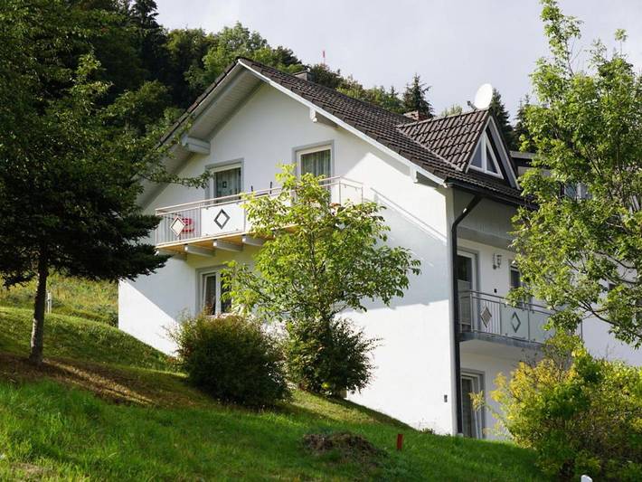 Ferienwohnung für 4 Personen, mit Balkon und Garten sowie Ausblick in Zenting