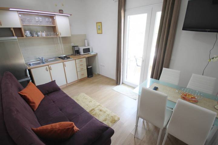 Ferienwohnung für 3 Personen, mit Balkon/Terrasse und Garten in Zadar (Kommun) - 2