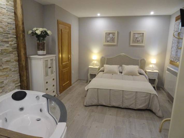 Gîte pour 3 personnes, avec Balcon et Jacuzzi ainsi que Terrasse et Jardin à Lesaka