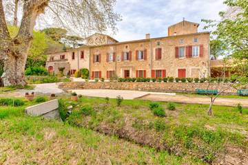 Gîte pour 6 personnes, avec terrasse ainsi que piscine et jardin à Lagamas