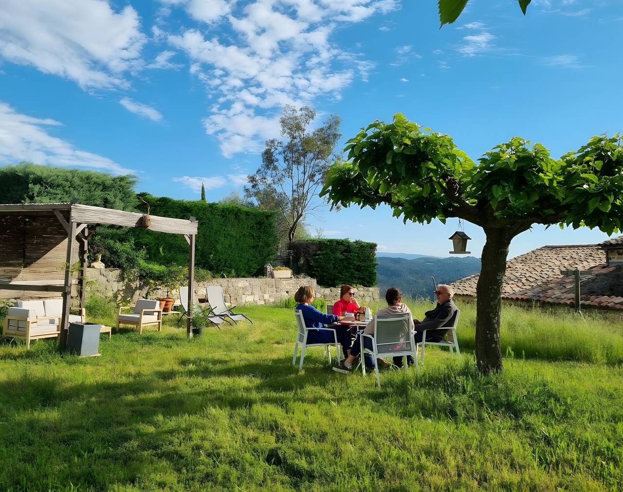 Gîte « La Cabane » avec jardin partagé et Wi-Fi in Chazeaux, Parc naturel régional des Monts d'Ardèche