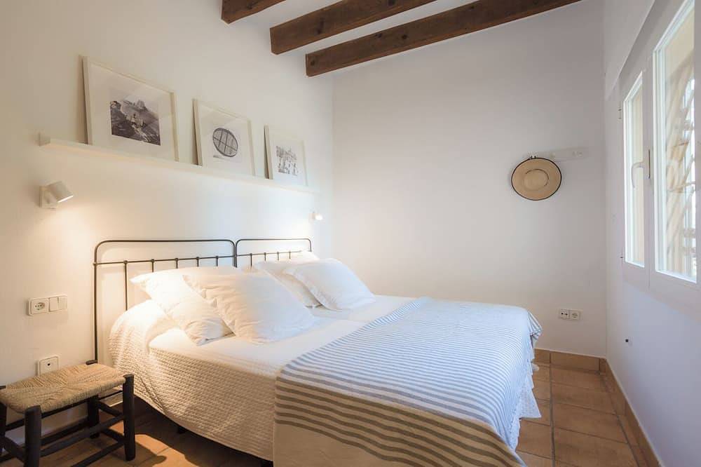Entire apartment, Can Ban, Vibe on the seafront! in Ses Figueretes, Ibiza (Municipality)