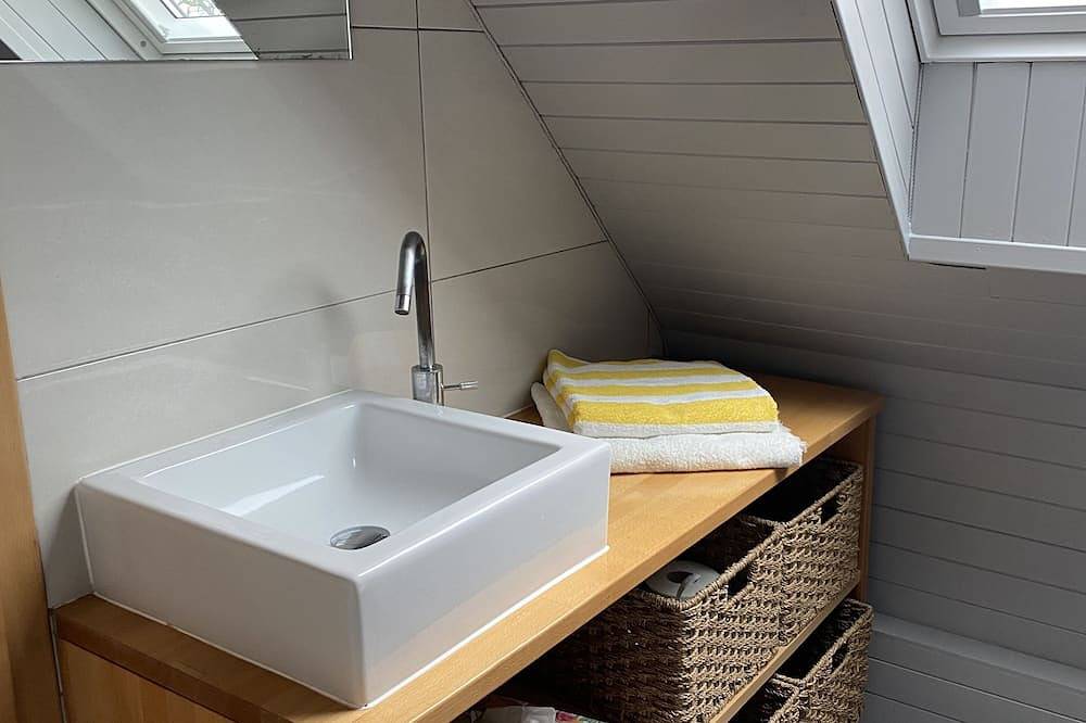Appartement entier, Alsace gite 3* prox. climatisé jardin balcon piste cyclable petit garage in Oberhergheim, Région de Guebwiller