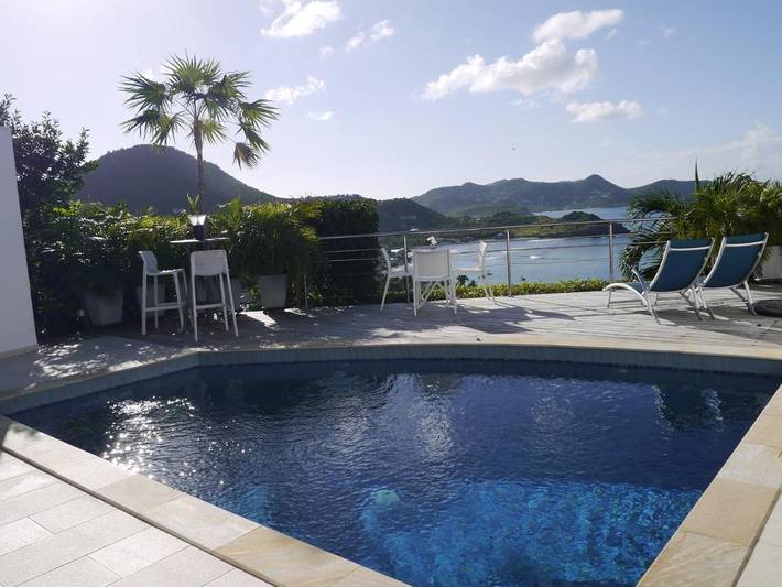 Appartement de vacances pour 2 personnes, avec jardin et vue sur le lac ainsi que piscine et vue