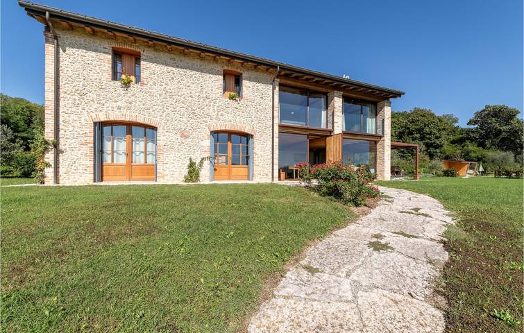 Spazioso rifugio: AC, Parcheggio, Terrazza, Cucina e Internet in Volpago del Montello, Provincia di Treviso