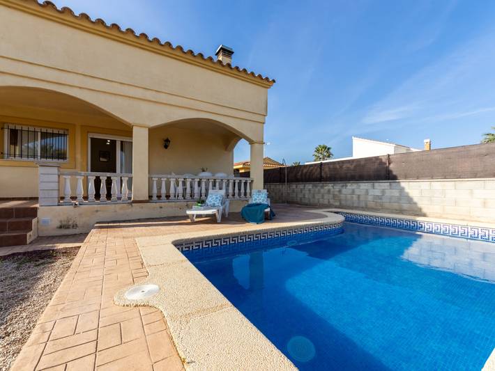 Holiday home for 6 people, with pool and terrace, with pets - 1