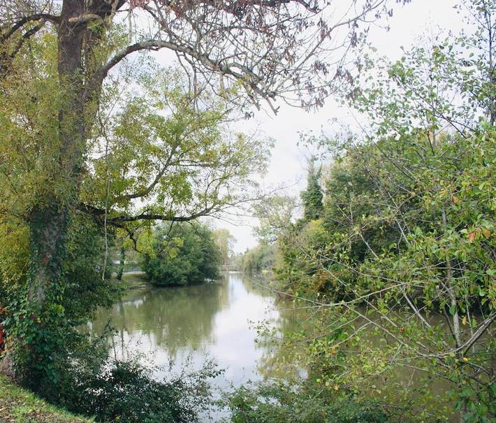 Location de vacances pour 2 personnes, avec terrasse ainsi que vue et vue sur le lac à Saint-Avertin - 2