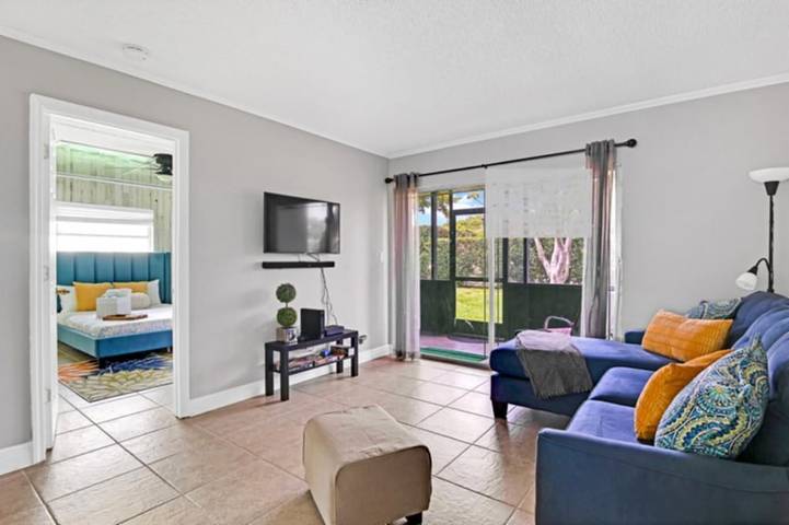Vacation rental for 6 people, with terrace and pool in Miramar