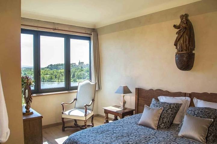 Chambre d’hôte pour 4 personnes, avec Terrasse ainsi que Jardin et Piscine