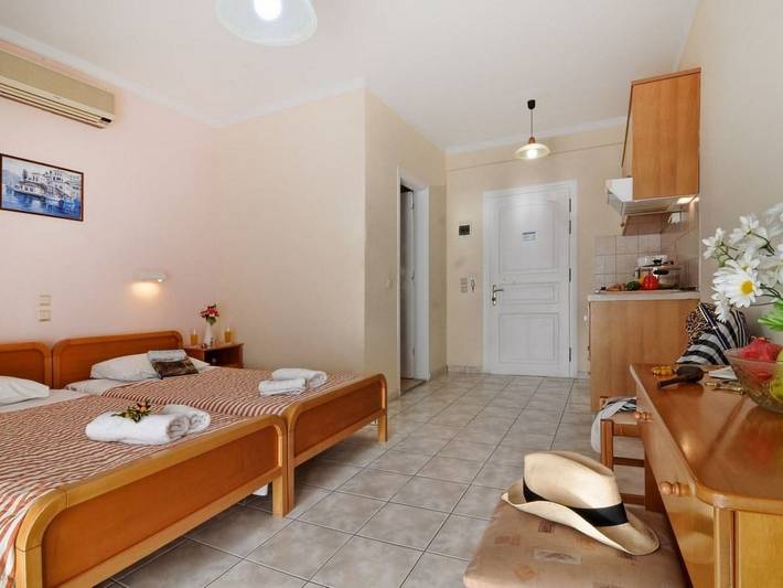 Apartment for 2 people, with pool and garden in Agios Gordios