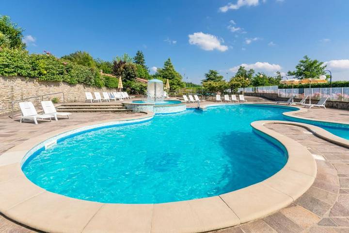 Villaggio vacanza per 4 persone, con giardino e piscina nonché panorama e piscina per bambini, adatto a famiglie con bambini in Toscana