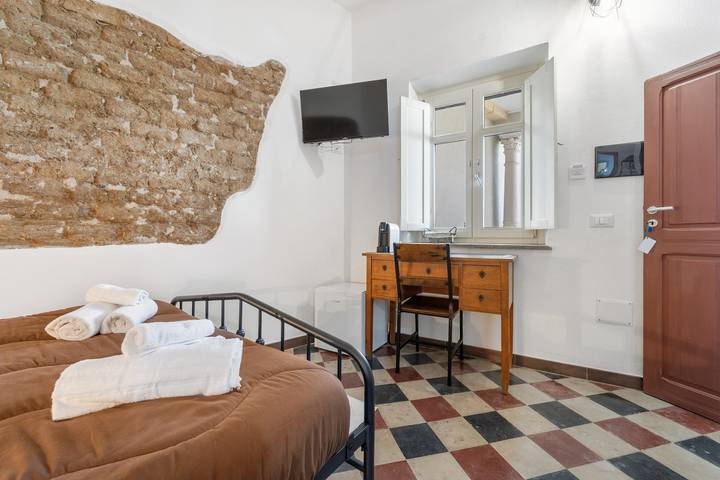 Room 2 – Economy Double in Assemini, Campidano