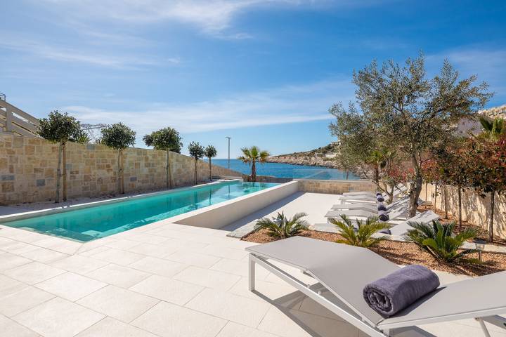 Villa pour 12 personnes, avec piscine et balcon ainsi que jardin et sauna à Sevid