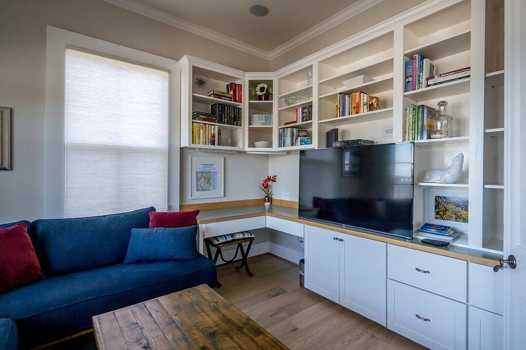 Das Weiße Haus - Pacific Grove Beach House - Oceanfront Lovers Point in Pacific Grove, Monterey County