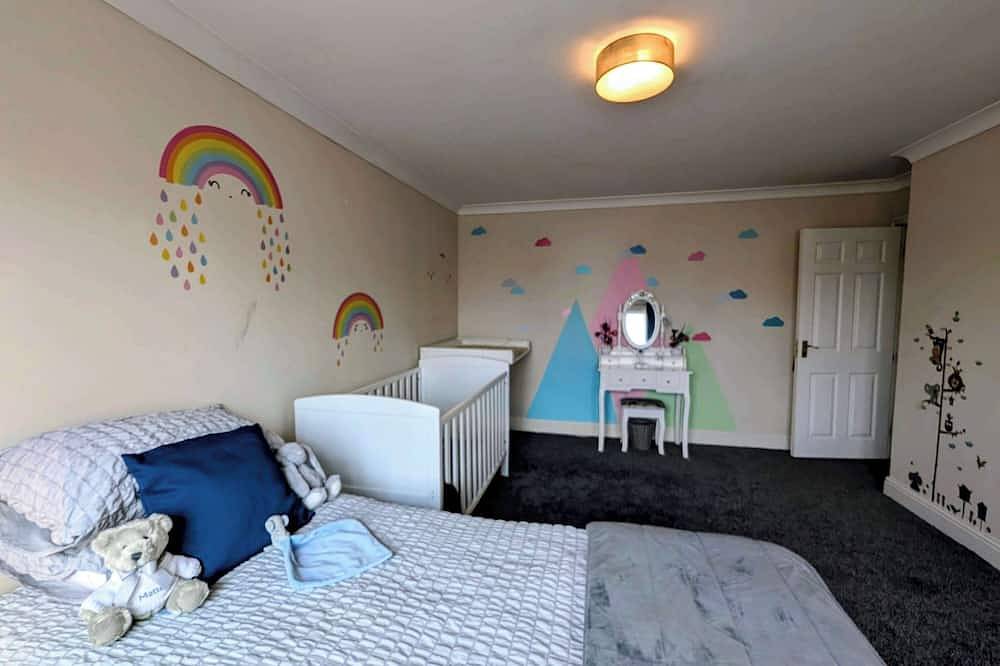 Ganze Wohnung, Stylish 5Bdr Retreat with Parking and Fast Wifi in Sutton (London), London