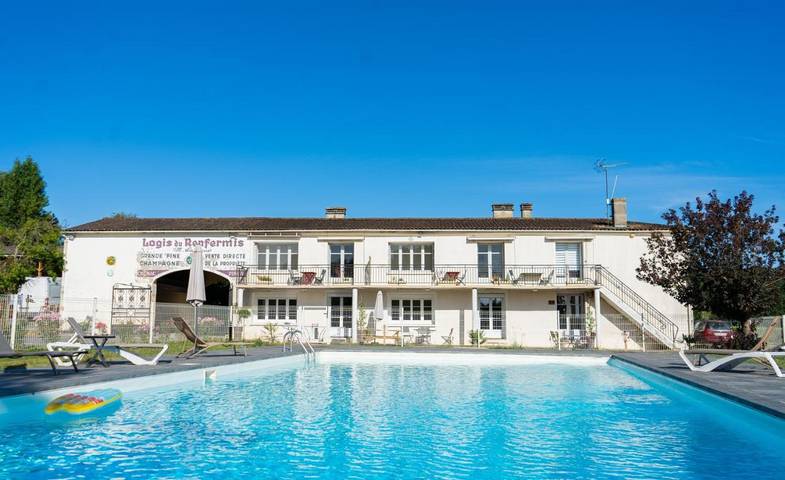 Gîte pour 4 personnes, avec Balcon et Terrasse ainsi que Jardin et Piscine à Saint-Même-les-Carrières