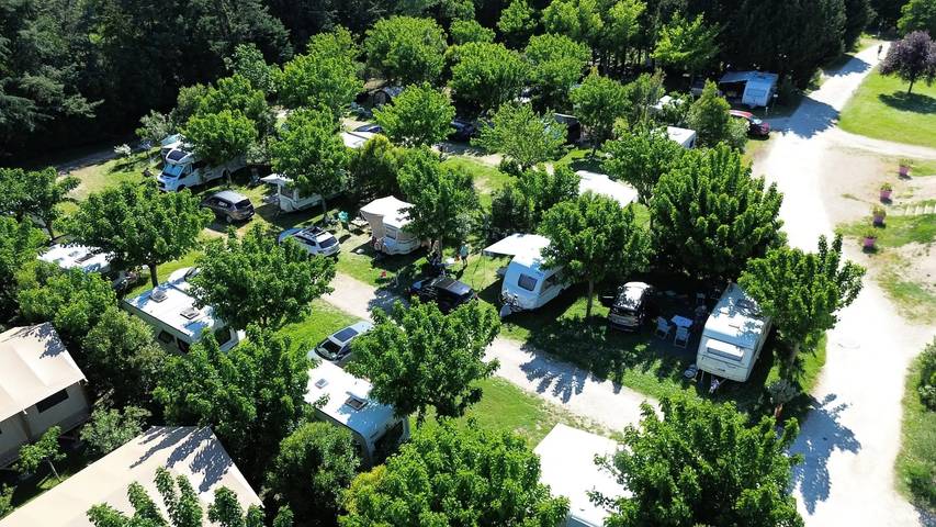 Camping pour 4 personnes, avec terrasse et vue dans les Bouches-du-Rhône - 3